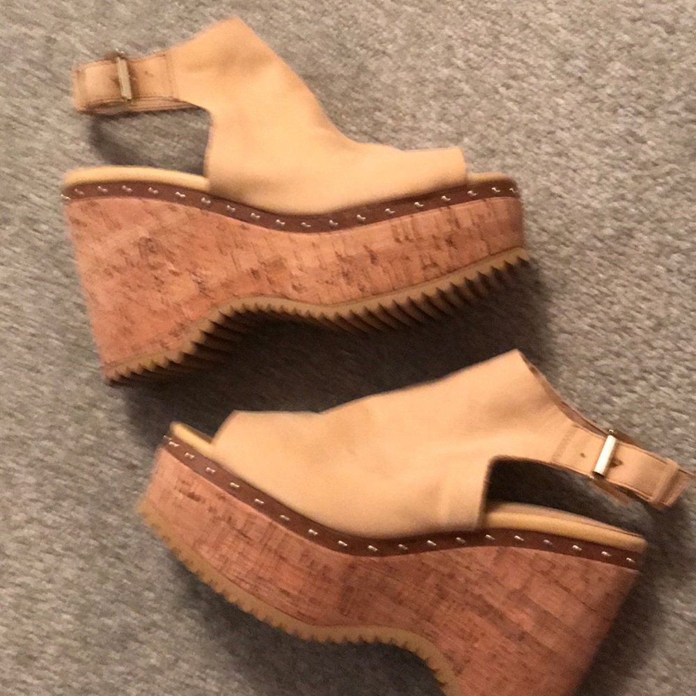NWT Chinese Laundry platform wedge sandals